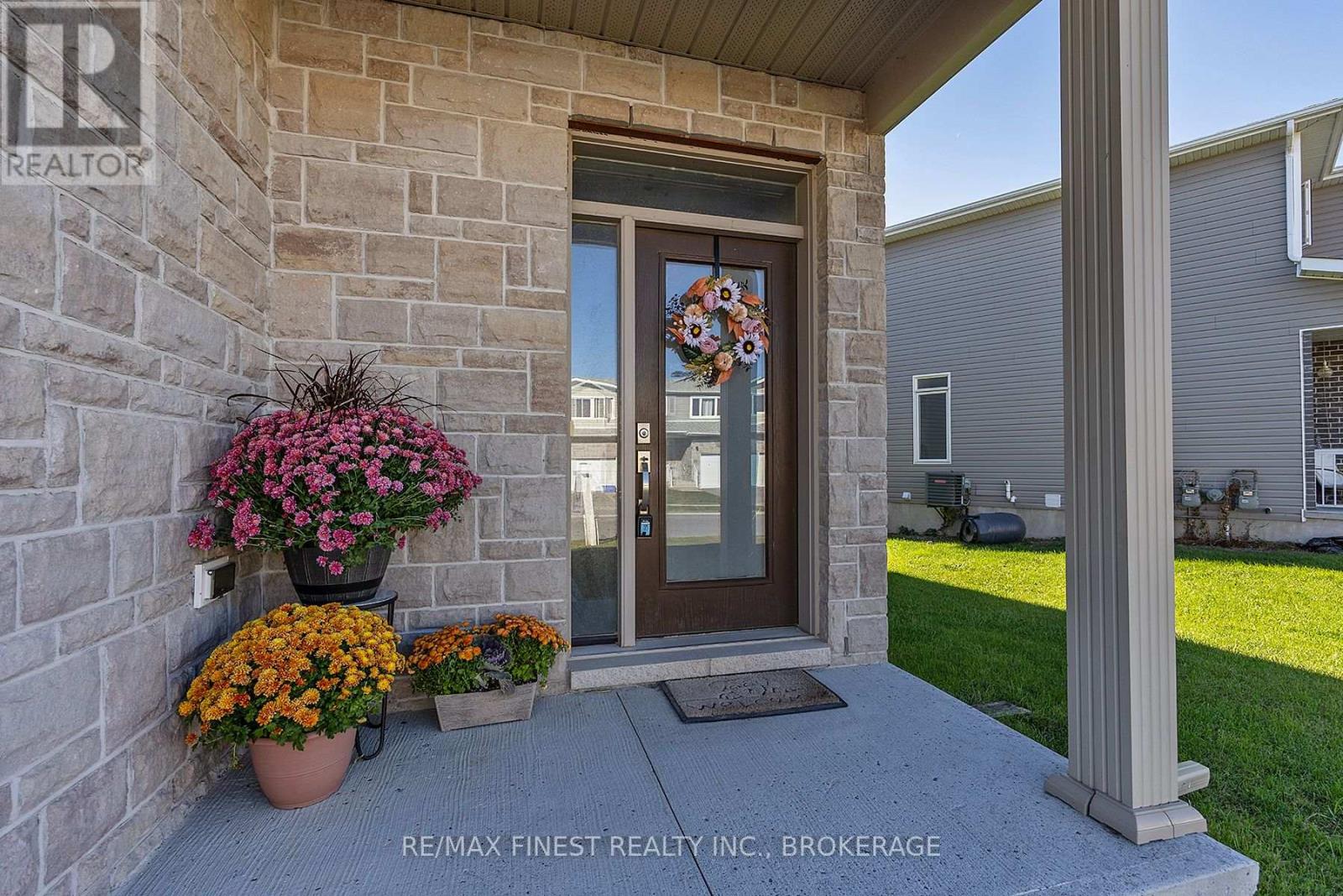 937 Riverview Way, Kingston (Kingston East (Incl Barret Crt)), Ontario  K7K 7J8 - Photo 3 - X12491264