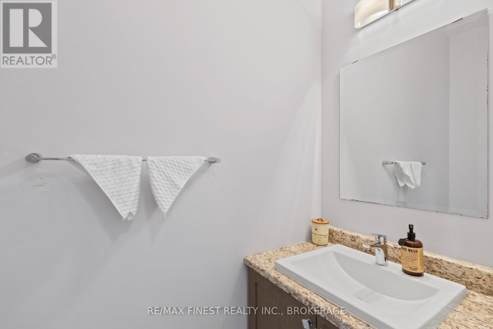 937 Riverview Way, Kingston (Kingston East (Incl Barret Crt)), Ontario  K7K 7J8 - Photo 6 - X12491264