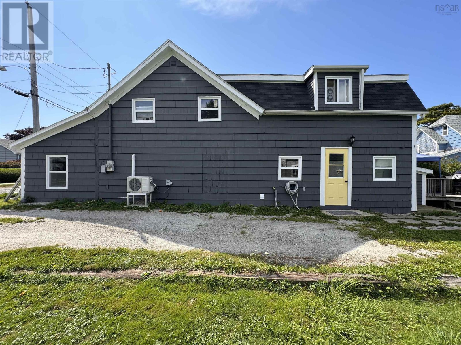 12 Church Street, Yarmouth, Nova Scotia  B5A 3Z1 - Photo 3 - 202523017