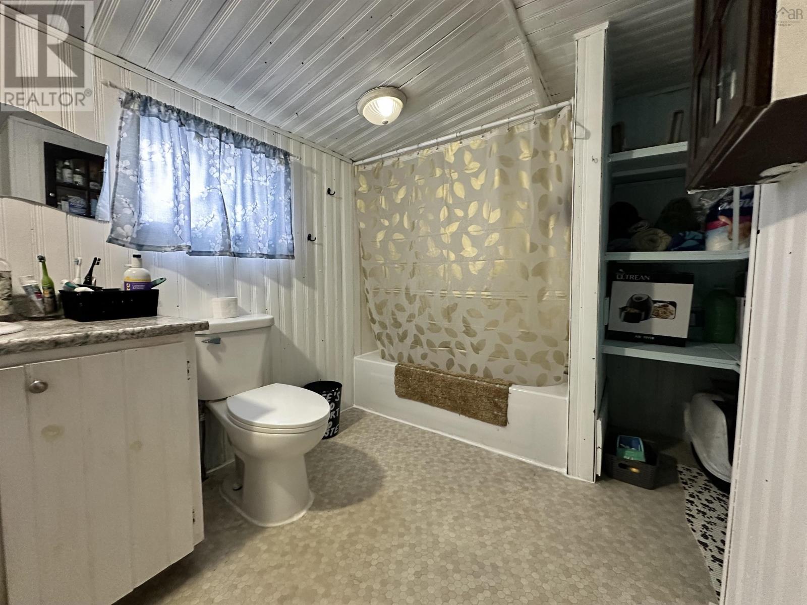 12 Church Street, Yarmouth, Nova Scotia  B5A 3Z1 - Photo 11 - 202523017