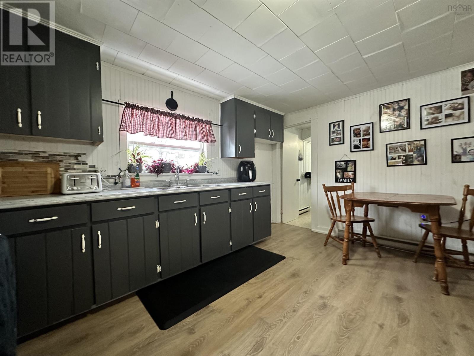 12 Church Street, Yarmouth, Nova Scotia  B5A 3Z1 - Photo 9 - 202523017