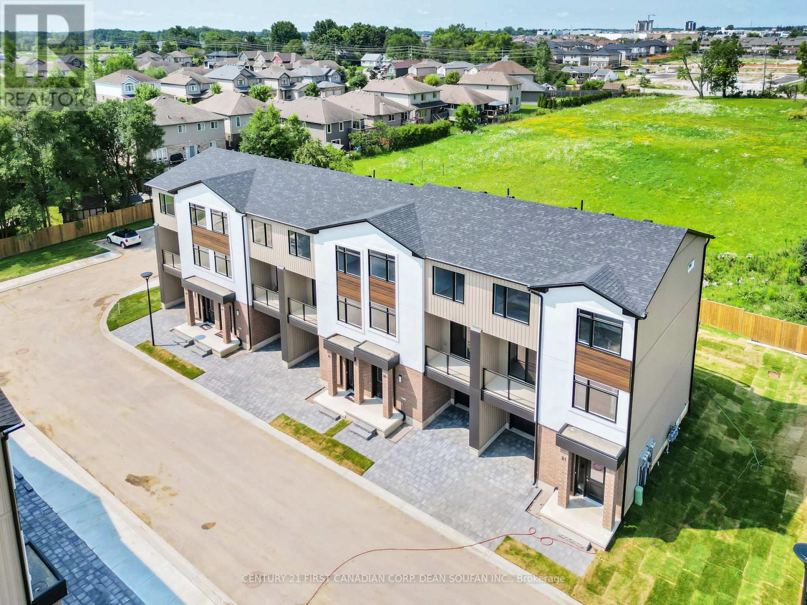 6 - 349 Southdale Road E, London South (South W), Ontario  N6E 1A2 - Photo 4 - X12491090