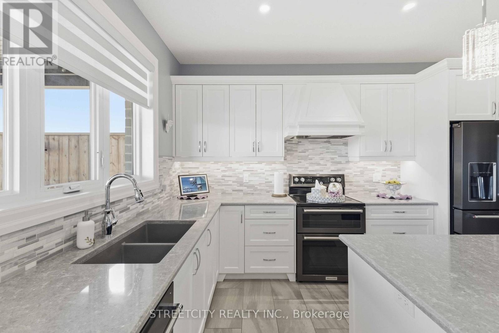 1391 Medway Park Drive, London North (North S), Ontario  N6G 0Z6 - Photo 16 - X12491348