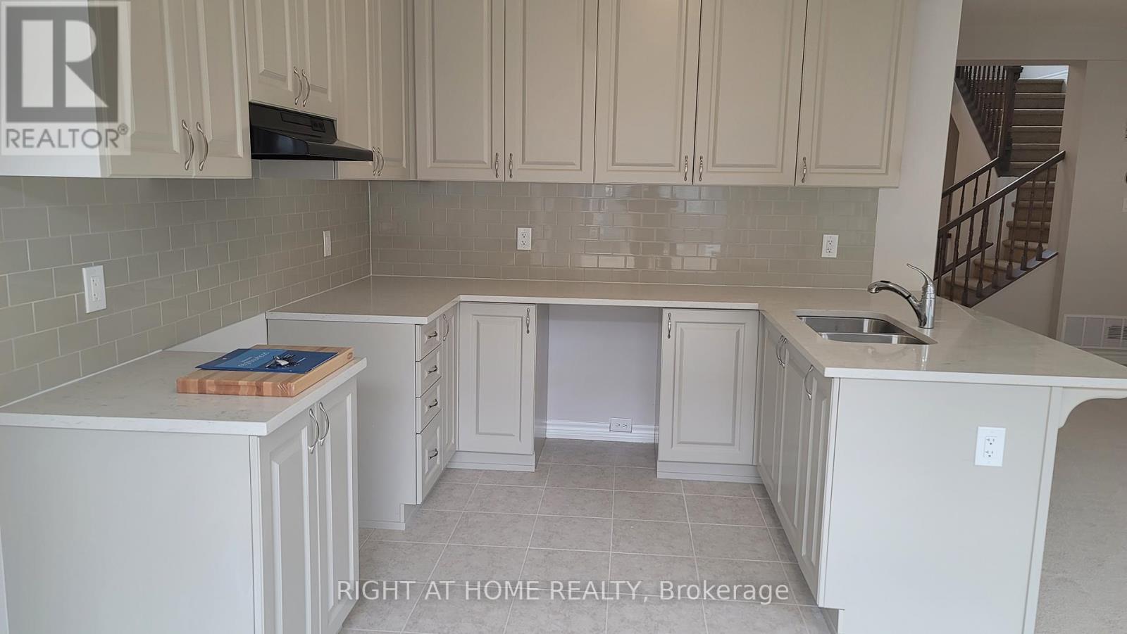 713 Perseus Avenue, Ottawa, Ontario  K2J 3V5 - Photo 13 - X12491142