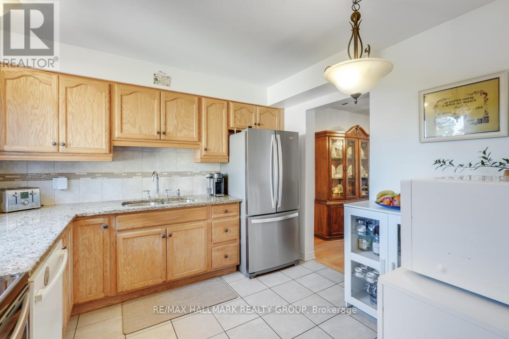 2534 Southvale Crescent, Ottawa, Ontario  K1B 5B4 - Photo 6 - X12491204