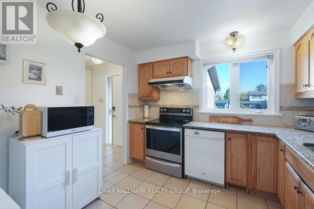 2534 Southvale Crescent, Ottawa, Ontario  K1B 5B4 - Photo 7 - X12491204