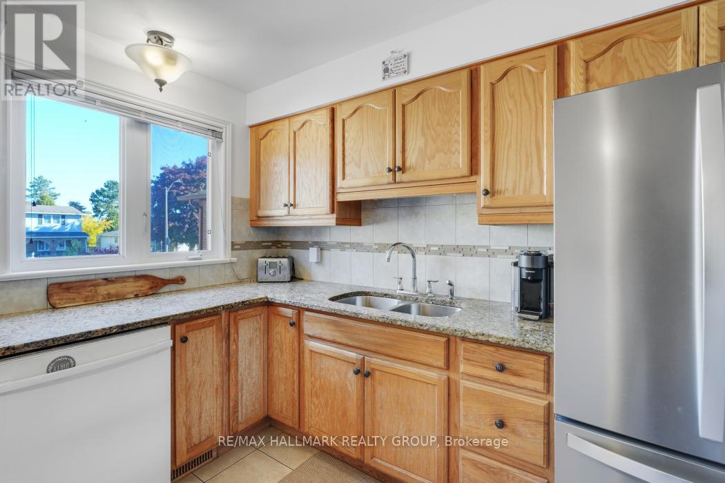 2534 Southvale Crescent, Ottawa, Ontario  K1B 5B4 - Photo 8 - X12491204