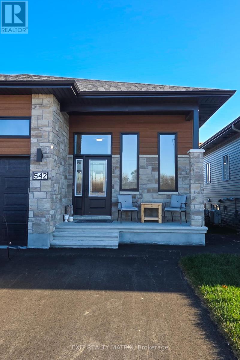 A - 542 REGINA STREET, Russell, Ontario