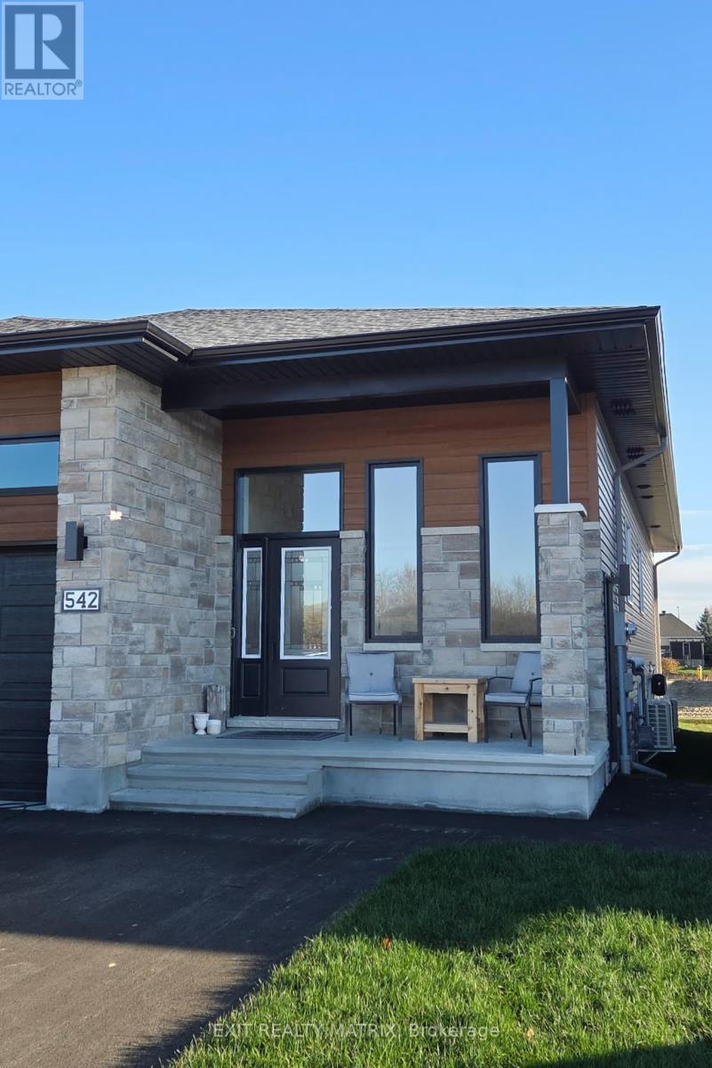 A - 542 Regina Street, Russell, Ontario  K0A 1W0 - Photo 2 - X12491346