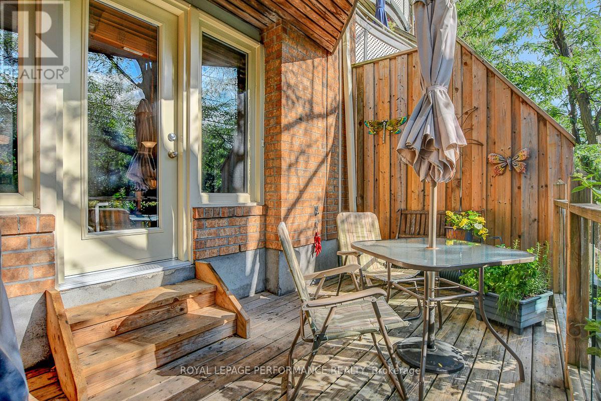 3 - 2 Columbus Avenue, Ottawa, Ontario  K1K 1R3 - Photo 3 - X12491390