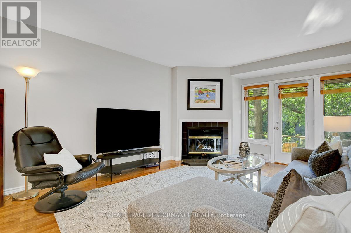 3 - 2 Columbus Avenue, Ottawa, Ontario  K1K 1R3 - Photo 7 - X12491390