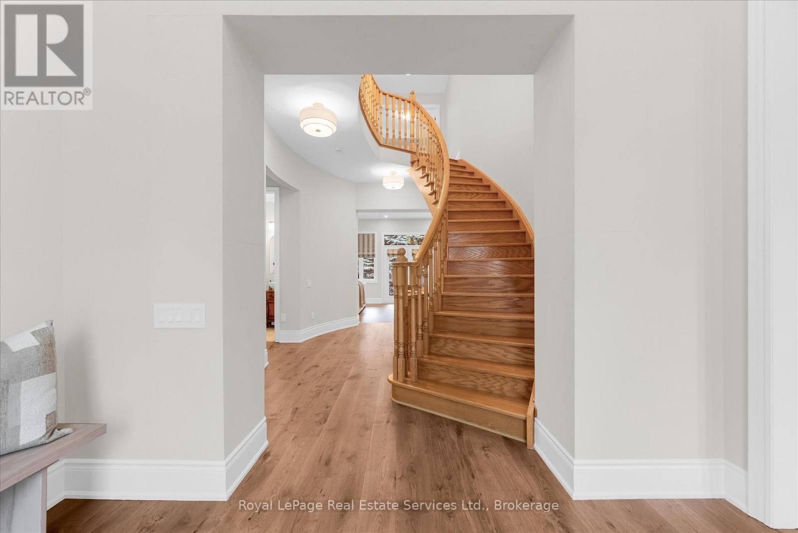 3340 Mistwell Crescent, Oakville, Ontario  L6L 0A3 - Photo 6 - W12491100