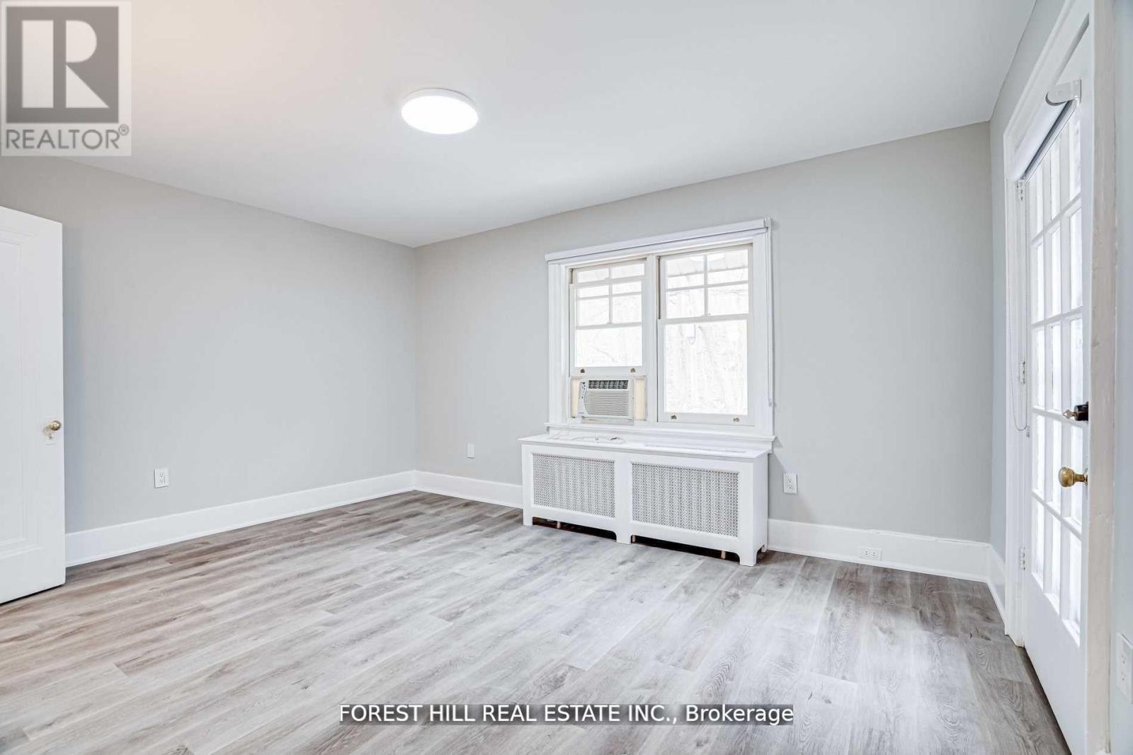 Upper - 8 Poplar Plains Crescent, Toronto, Ontario  M4V 1E8 - Photo 19 - C12490980