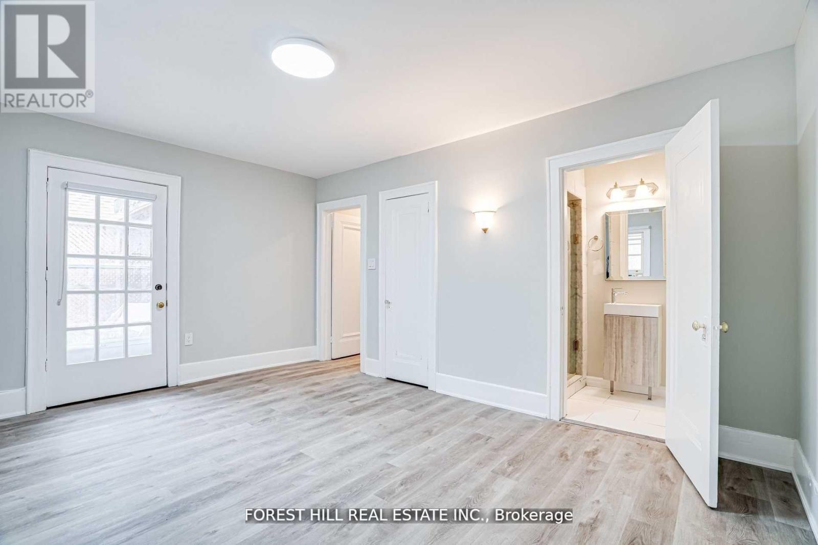 Upper - 8 Poplar Plains Crescent, Toronto, Ontario  M4V 1E8 - Photo 21 - C12490980