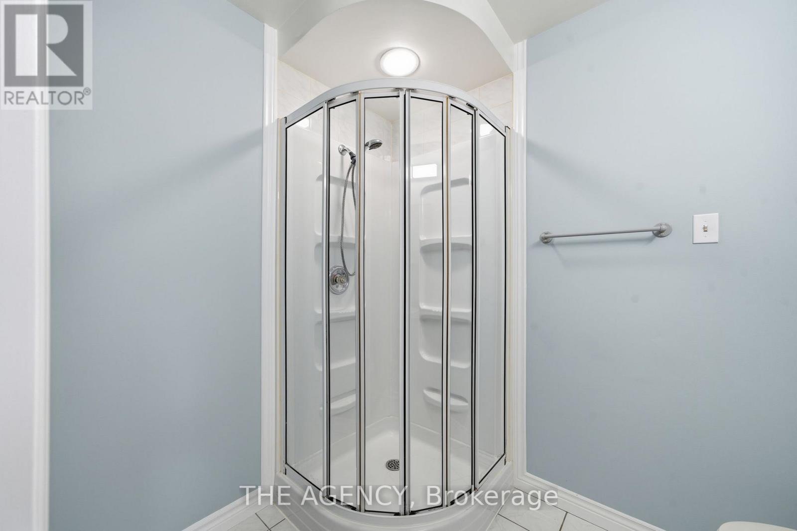 8a Maryland Boulevard, Toronto, Ontario  M4C 5C9 - Photo 25 - E12487856