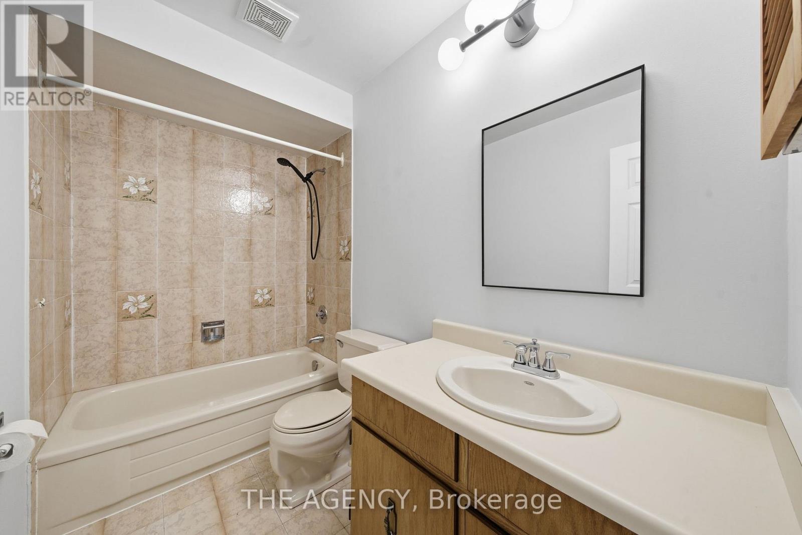 8a Maryland Boulevard, Toronto, Ontario  M4C 5C9 - Photo 21 - E12487856