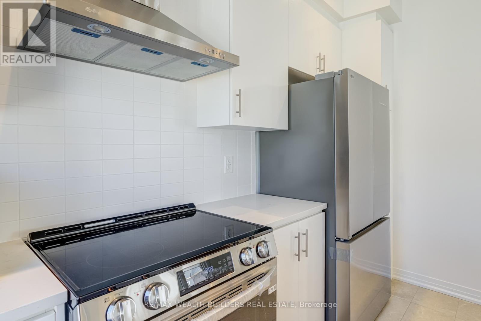 1 Kings Hill Drive, Brampton, Ontario  L7A 0B8 - Photo 12 - W12436935