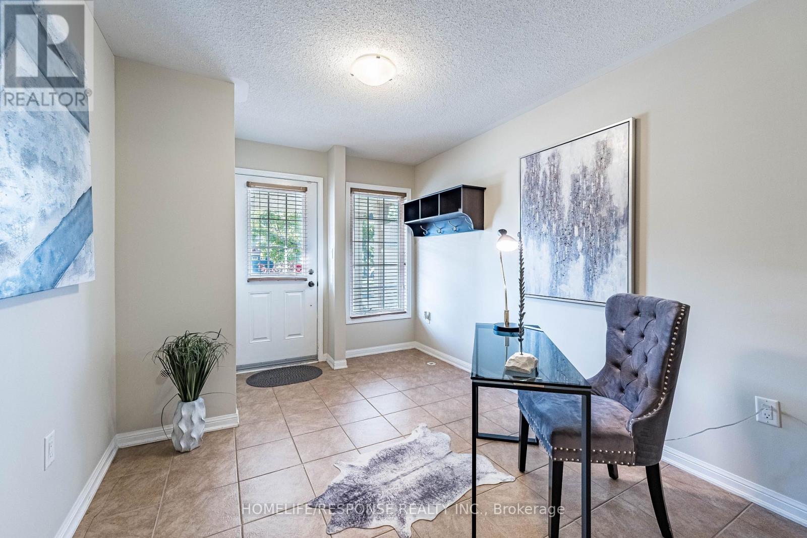 941 Hasselfeldt Heights, Milton (Co Coates), Ontario  L9T 0M5 - Photo 3 - W12468004