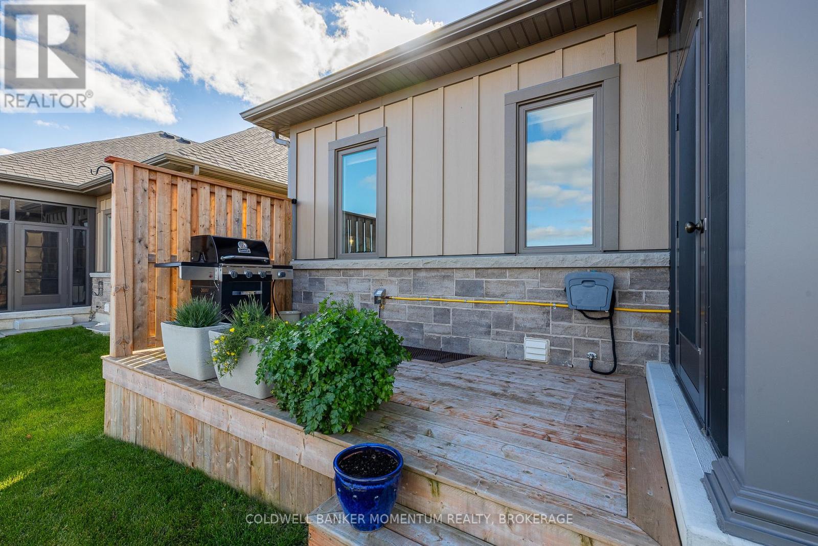 11 Christina Lane, West Lincoln, Ontario  L0R 2A0 - Photo 31 - X12491356