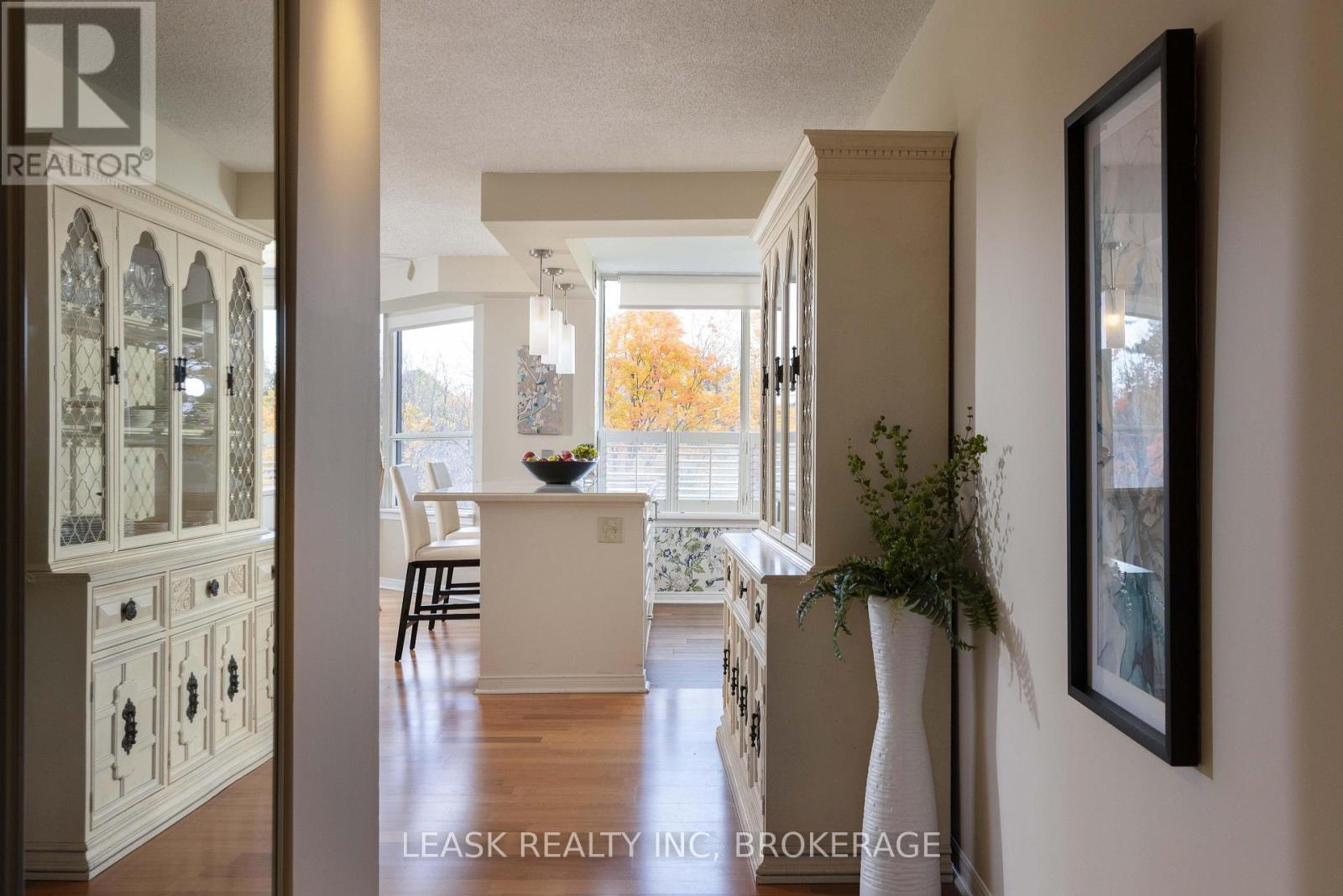 303 - 3 Towering Heights Boulevard, St. Catharines (Glendale/glenridge), Ontario  L2T 4A4 - Photo 2 - X12491400