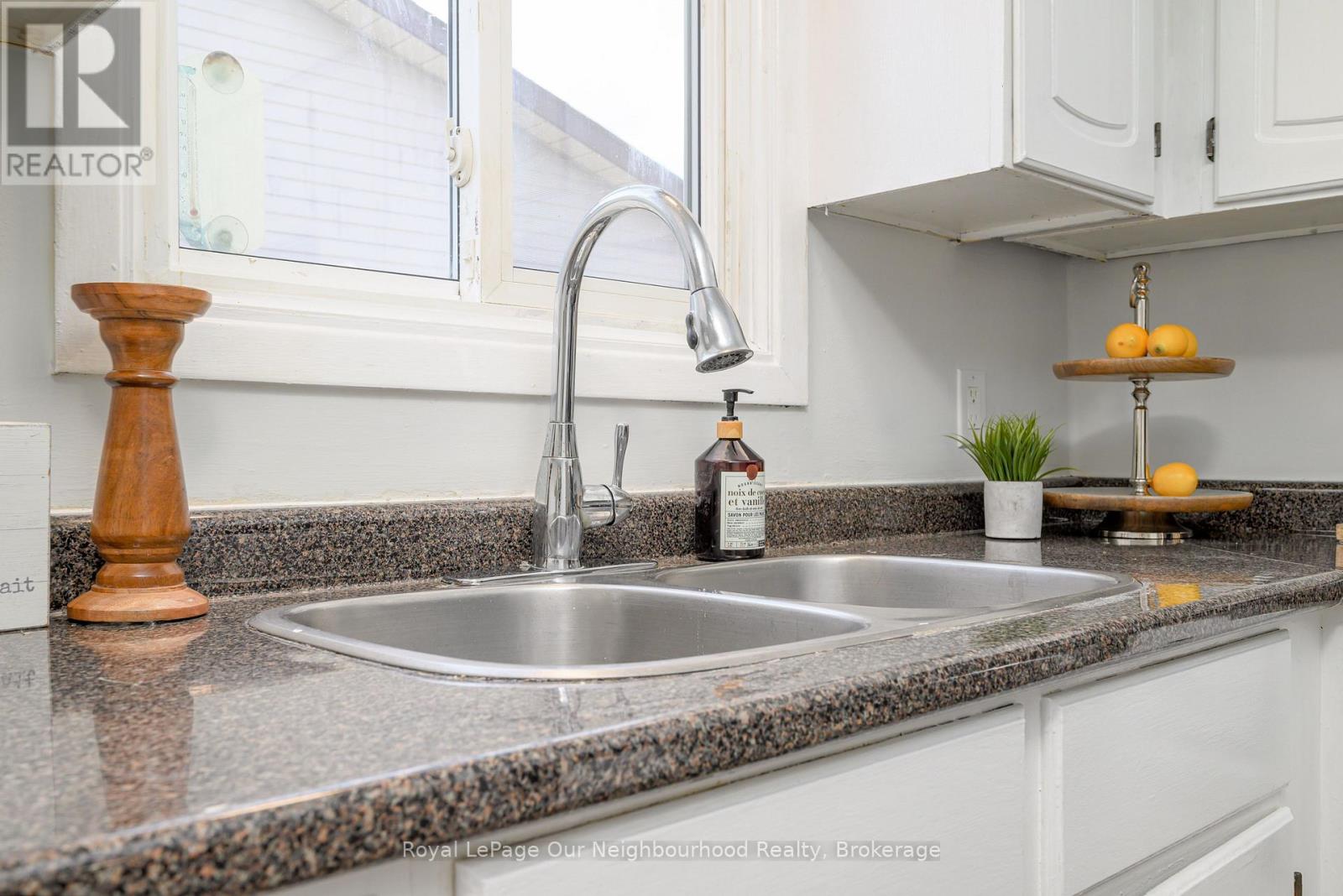 1306 Valley Drive, Oshawa, Ontario  L1J 7J7 - Photo 12 - E12491232