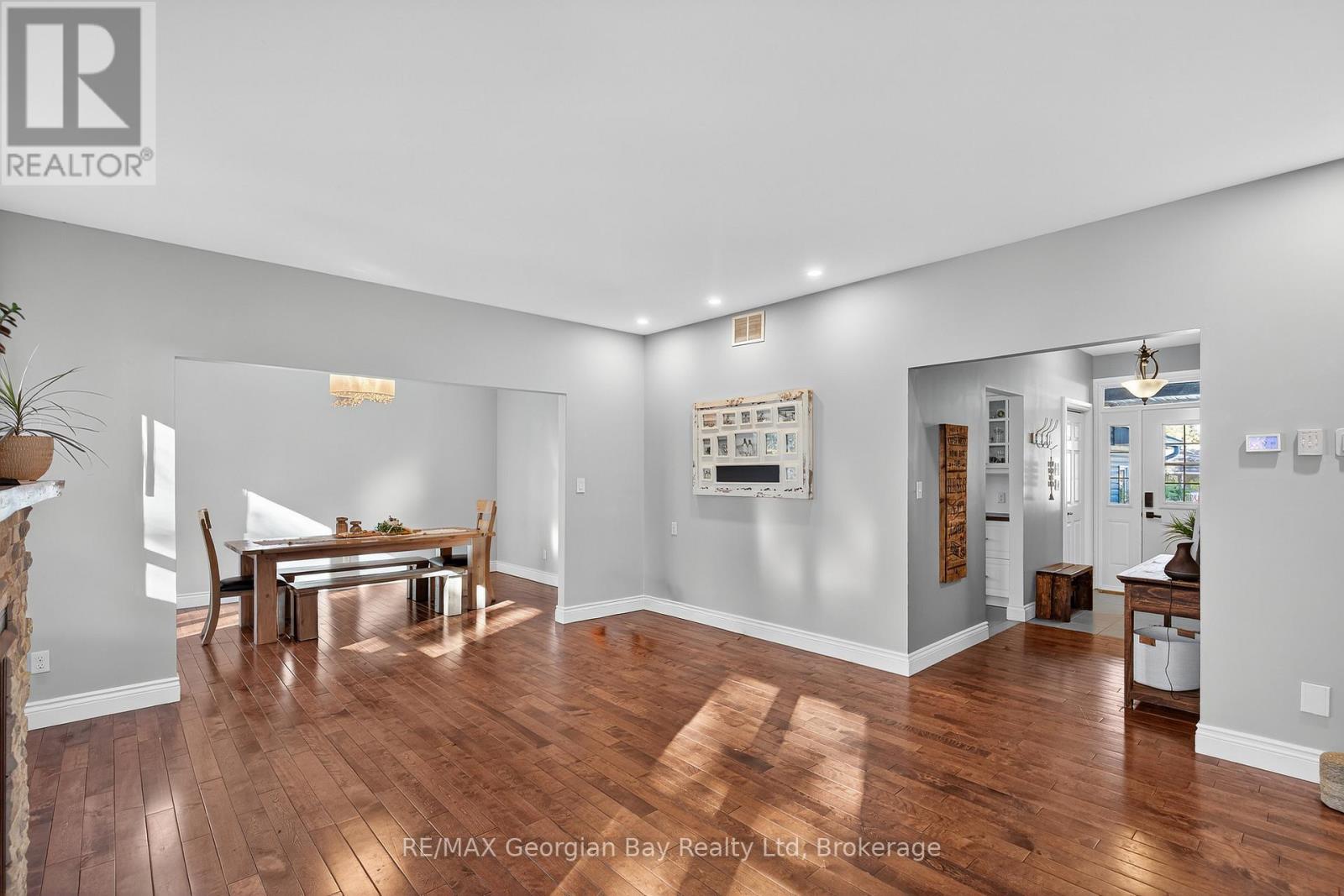 64 Broad Street, Penetanguishene, Ontario  L9M 1G4 - Photo 17 - S12491394