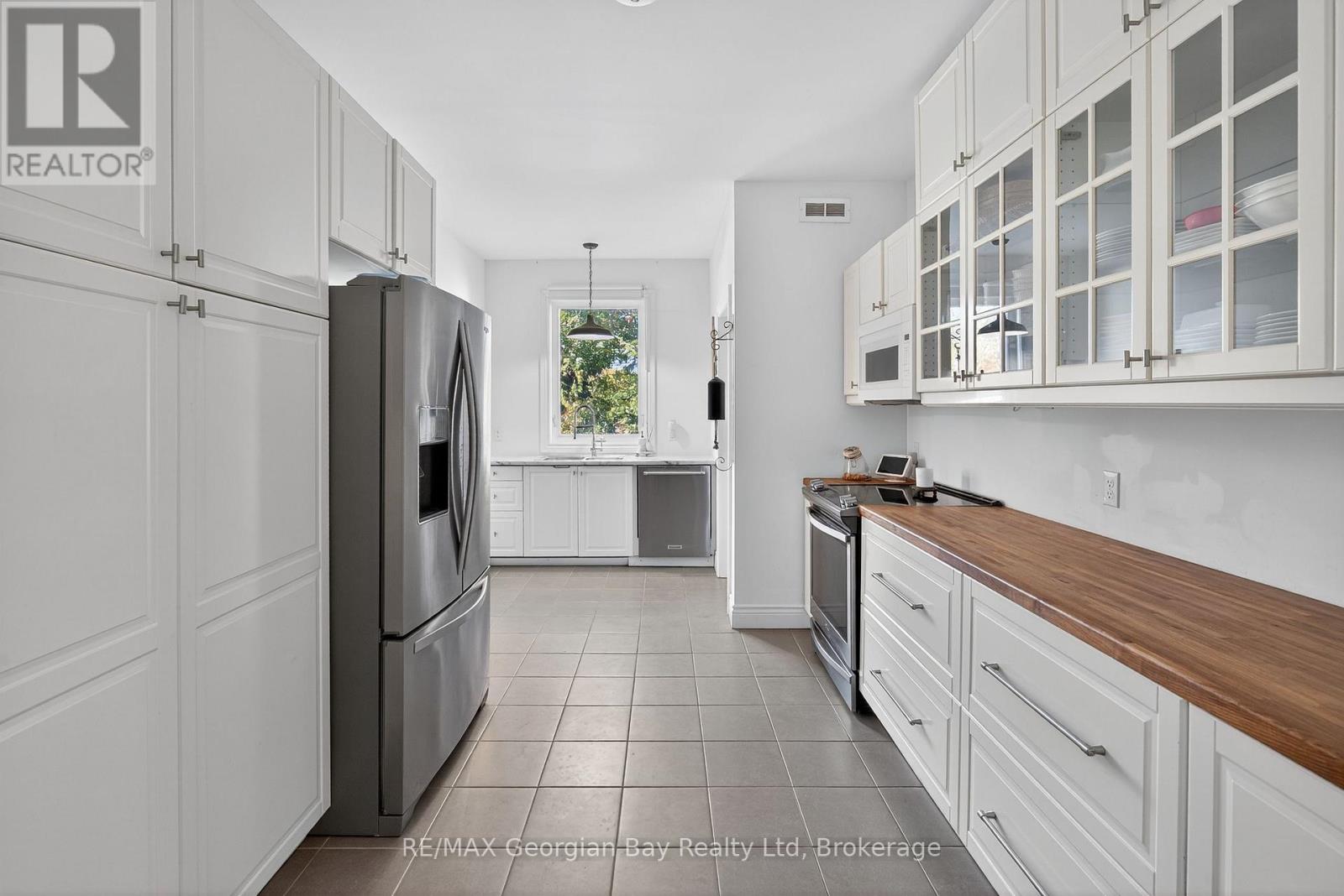 64 Broad Street, Penetanguishene, Ontario  L9M 1G4 - Photo 8 - S12491394