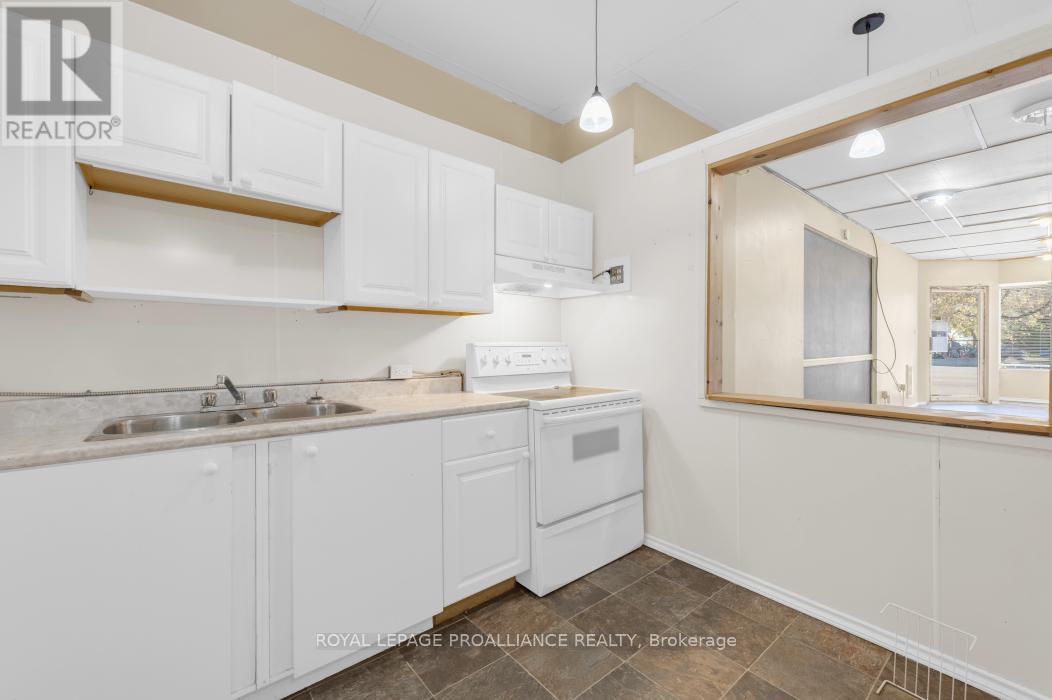 208 Victoria Street N, Tweed, Ontario K0K 3J0 - Photo 15 - X12491230