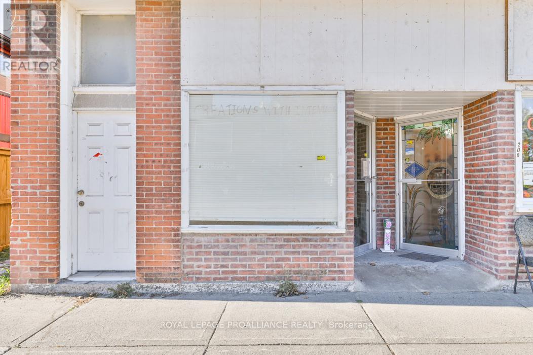 208 Victoria Street N, Tweed, Ontario K0K 3J0 - Photo 4 - X12491230