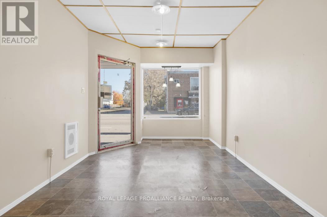 208 Victoria Street N, Tweed, Ontario K0K 3J0 - Photo 8 - X12491230