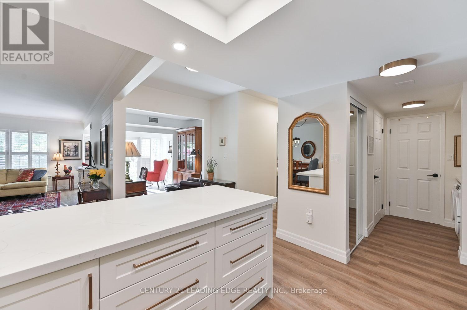 105 - 100 Anna Russell Way, Markham, Ontario  L3R 6C7 - Photo 9 - N12490898