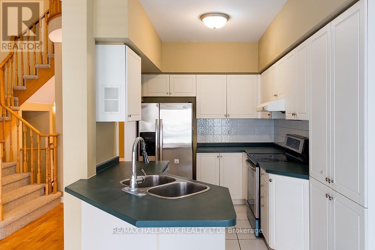 26 Thornbush Court, Richmond Hill, Ontario  L4S 1Z7 - Photo 11 - N12490906