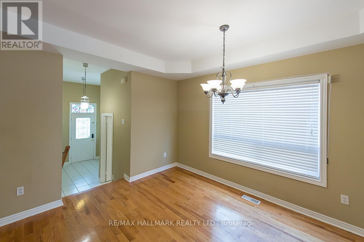 26 Thornbush Court, Richmond Hill, Ontario  L4S 1Z7 - Photo 3 - N12490906