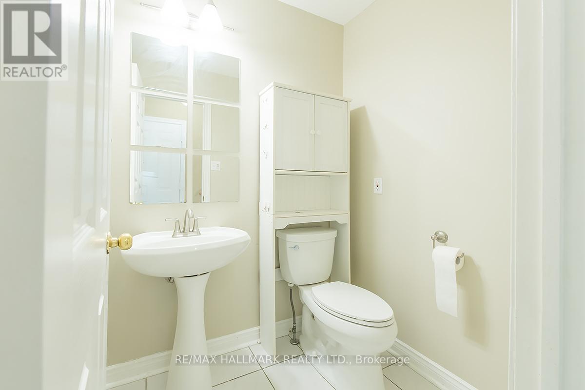 26 Thornbush Court, Richmond Hill, Ontario  L4S 1Z7 - Photo 4 - N12490906