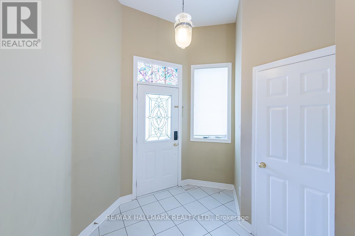26 Thornbush Court, Richmond Hill, Ontario  L4S 1Z7 - Photo 5 - N12490906