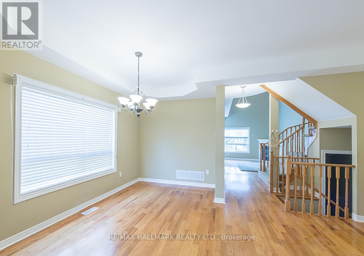 26 Thornbush Court, Richmond Hill, Ontario  L4S 1Z7 - Photo 6 - N12490906