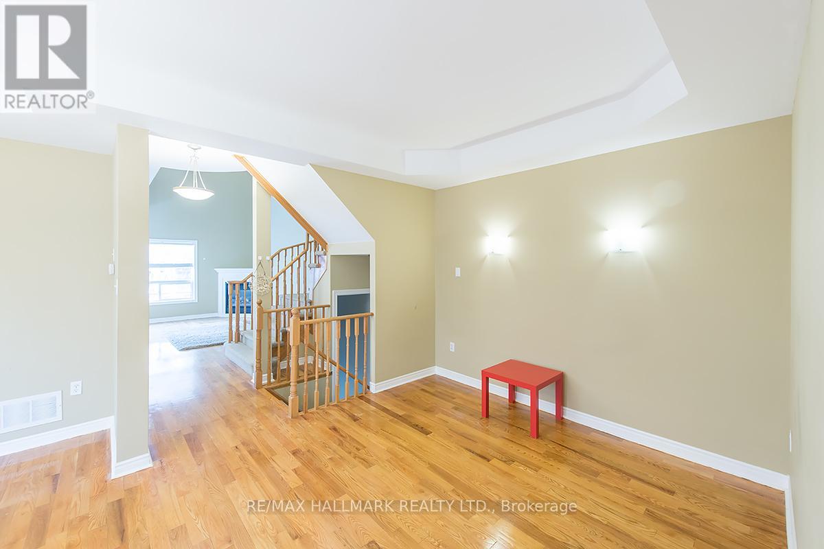 26 Thornbush Court, Richmond Hill, Ontario  L4S 1Z7 - Photo 7 - N12490906