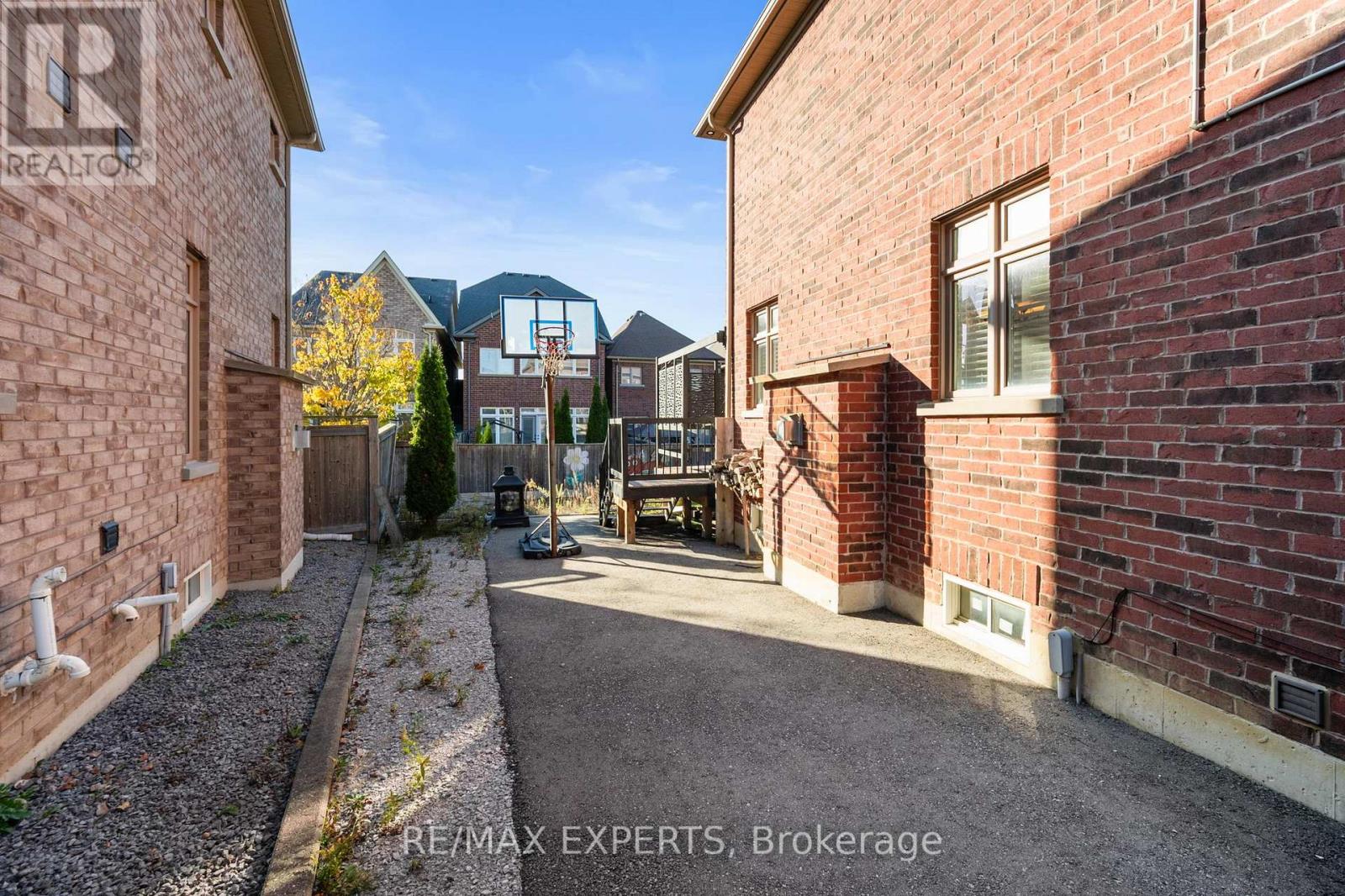 50 Lilly Valley Crescent, King (King City), Ontario  L7B 0B5 - Photo 43 - N12490950