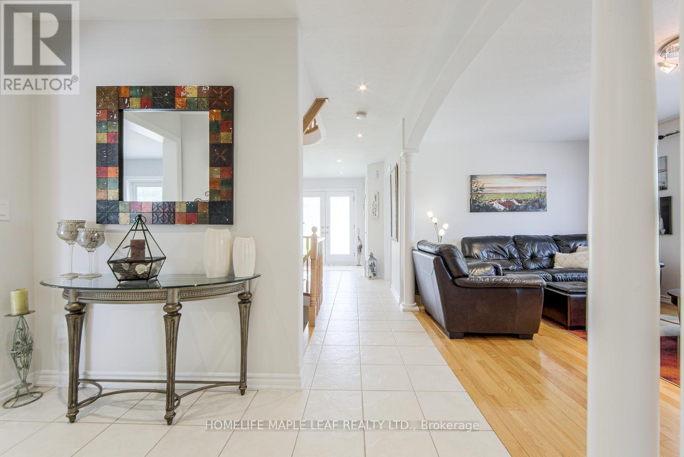 37 Saint Avenue, Bradford West Gwillimbury, Ontario  L3Z 3E6 - Photo 12 - N12490976