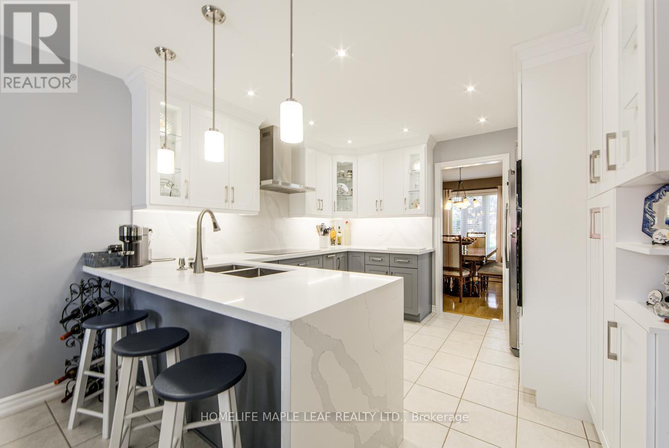 37 Saint Avenue, Bradford West Gwillimbury, Ontario  L3Z 3E6 - Photo 16 - N12490976