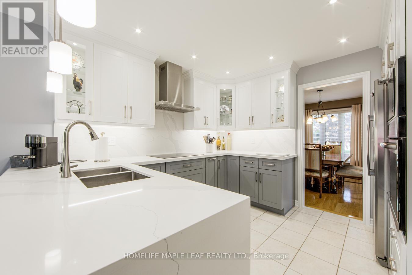 37 Saint Avenue, Bradford West Gwillimbury, Ontario  L3Z 3E6 - Photo 17 - N12490976