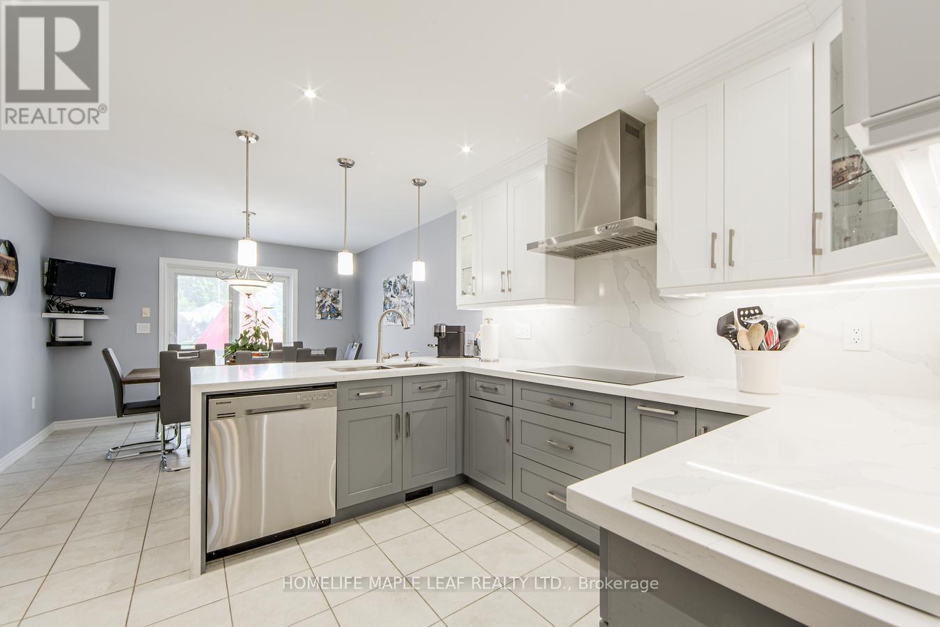 37 Saint Avenue, Bradford West Gwillimbury, Ontario  L3Z 3E6 - Photo 19 - N12490976