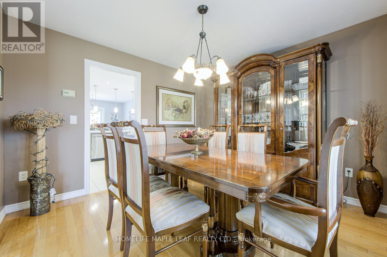 37 Saint Avenue, Bradford West Gwillimbury, Ontario  L3Z 3E6 - Photo 21 - N12490976