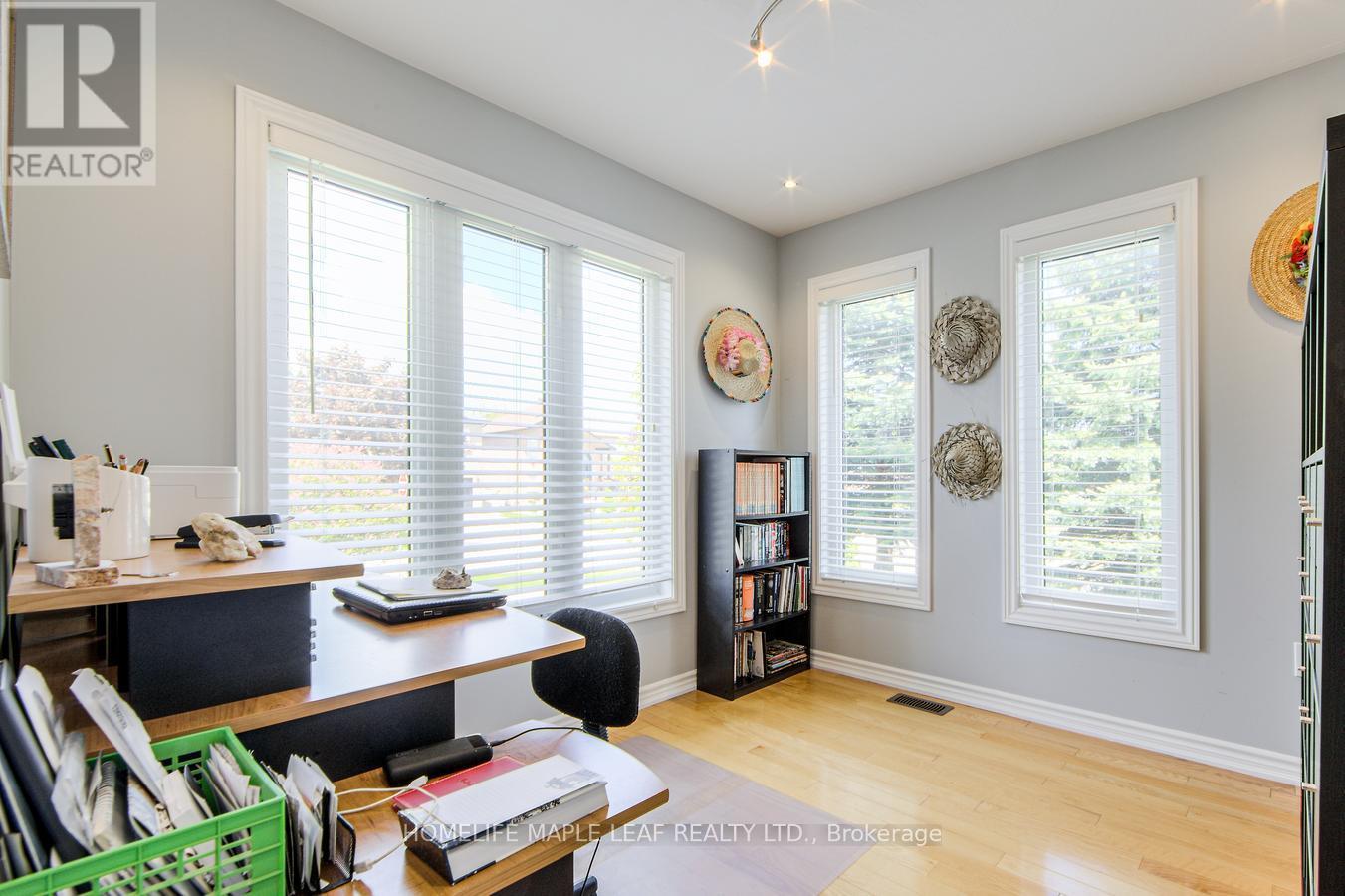 37 Saint Avenue, Bradford West Gwillimbury, Ontario  L3Z 3E6 - Photo 22 - N12490976