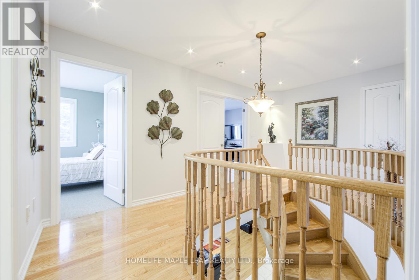 37 Saint Avenue, Bradford West Gwillimbury, Ontario  L3Z 3E6 - Photo 25 - N12490976