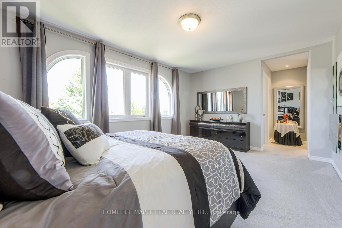 37 Saint Avenue, Bradford West Gwillimbury, Ontario  L3Z 3E6 - Photo 26 - N12490976