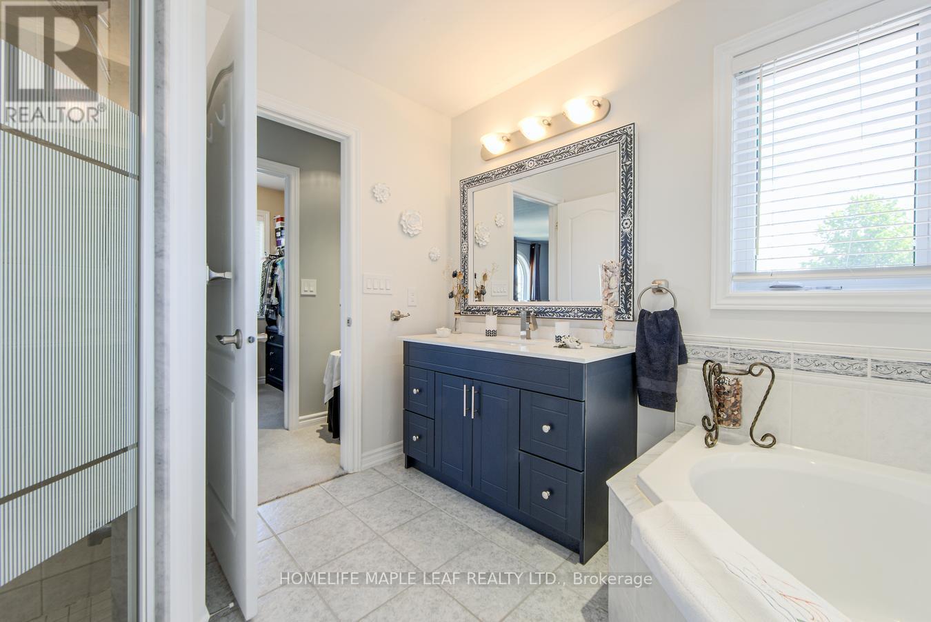 37 Saint Avenue, Bradford West Gwillimbury, Ontario  L3Z 3E6 - Photo 30 - N12490976