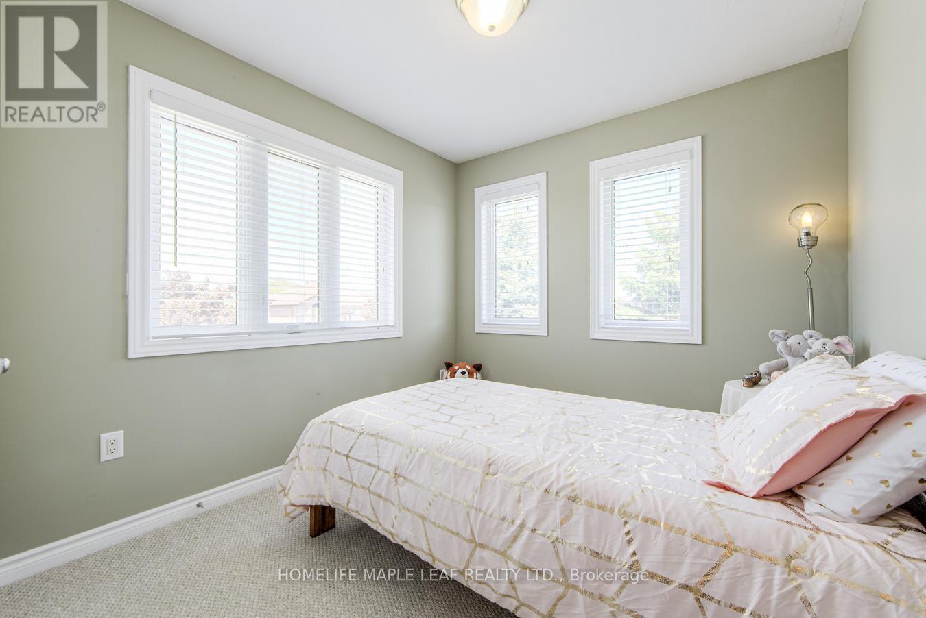 37 Saint Avenue, Bradford West Gwillimbury, Ontario  L3Z 3E6 - Photo 33 - N12490976