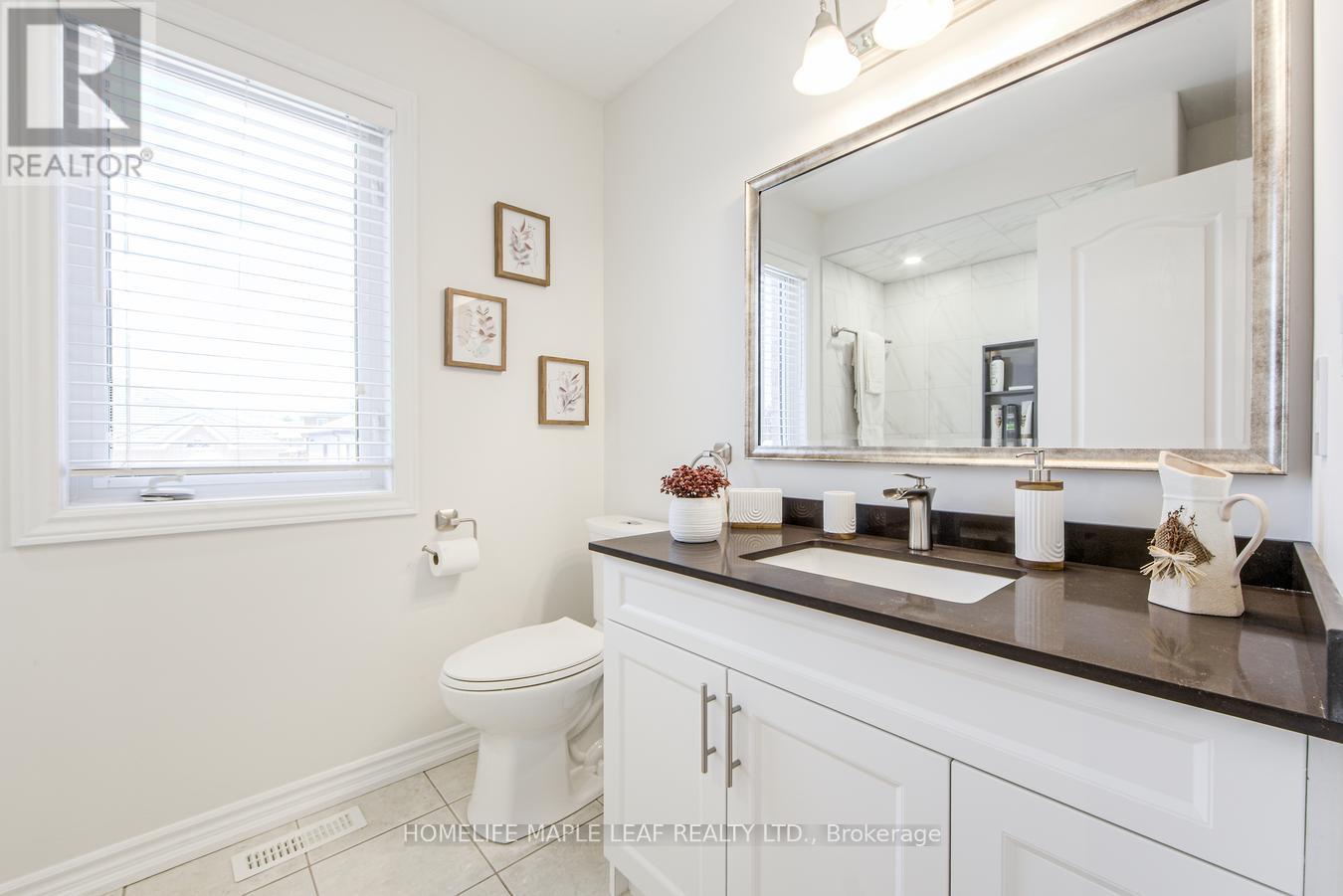 37 Saint Avenue, Bradford West Gwillimbury, Ontario  L3Z 3E6 - Photo 35 - N12490976