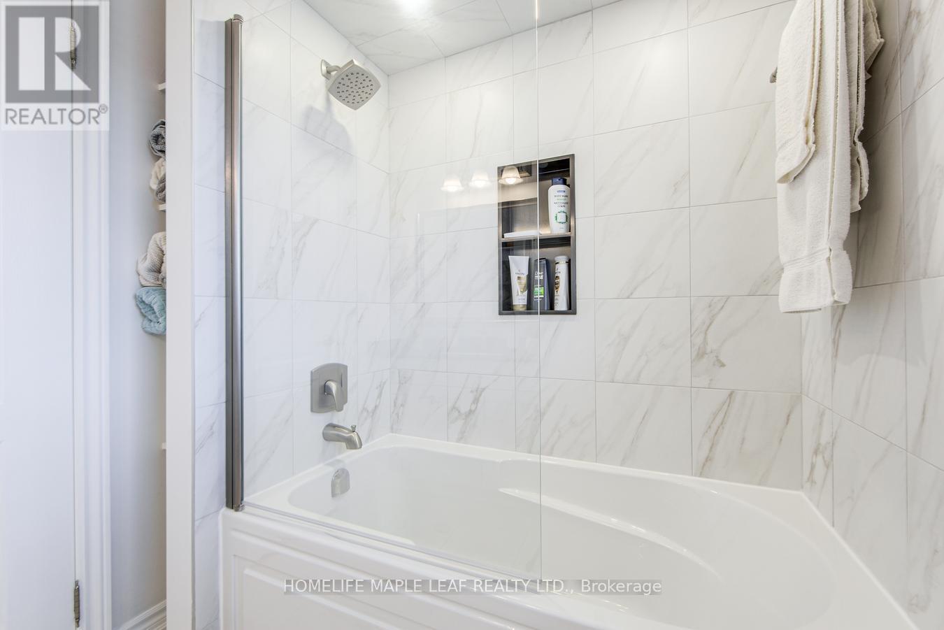 37 Saint Avenue, Bradford West Gwillimbury, Ontario  L3Z 3E6 - Photo 36 - N12490976